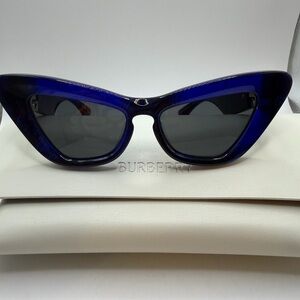 Dark blue Burberry sunglasses. All inclusive with the box.